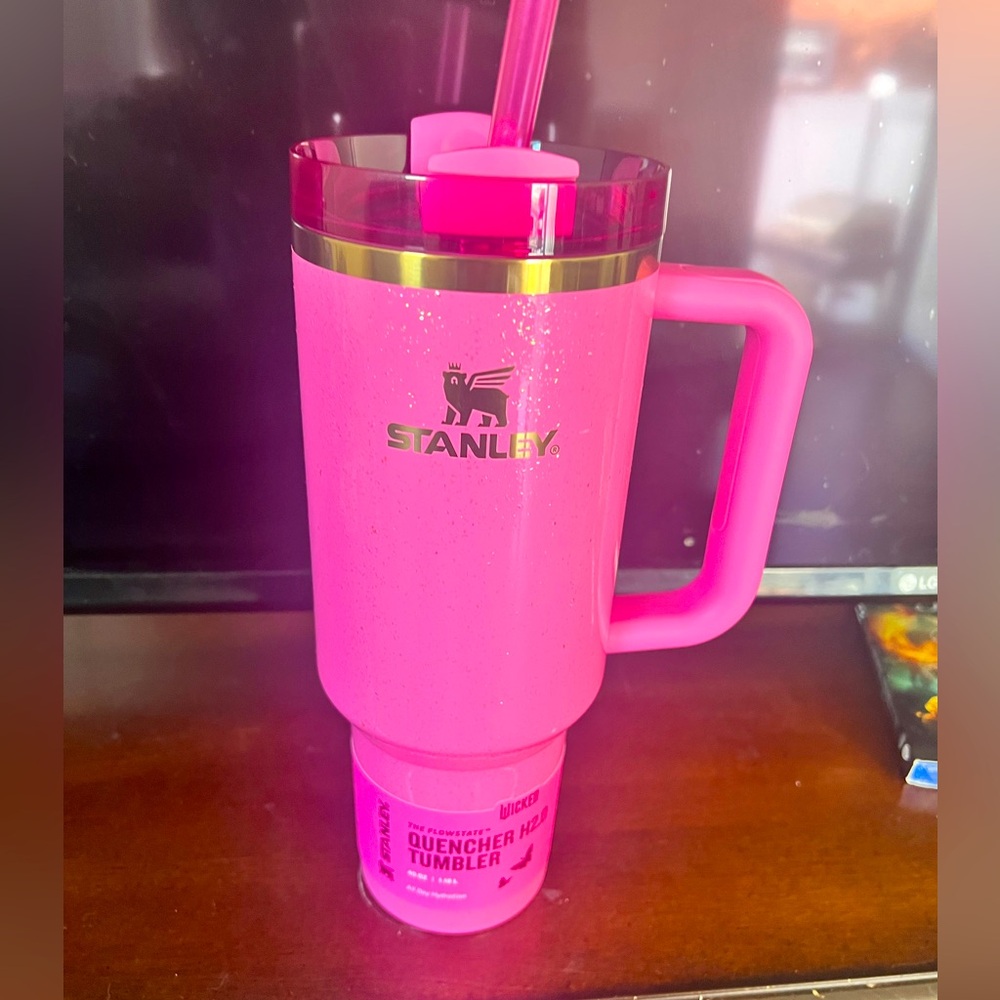 Stanley 40 oz Stainless Steel H2.0 Flowstate Quencher Tumblr Glinda- Wicked